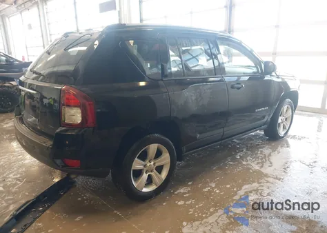 2016 Jeep Compass Sport z USA, uszkodzony, nr VIN 1C4NJCBA3GD560852